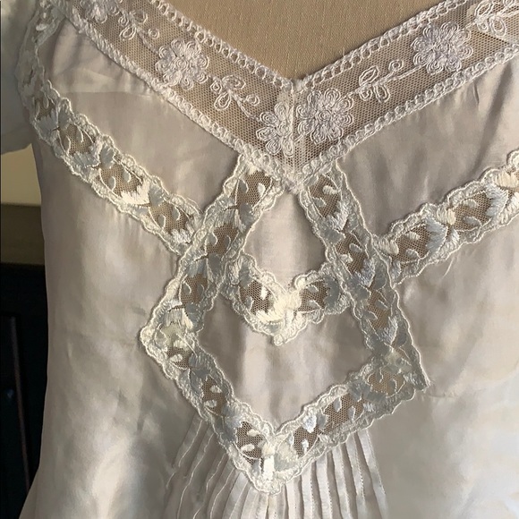 Rebecca Taylor Delicate Silk Ivory Lace Trimmed Top, size 4 - Picture 2 of 12